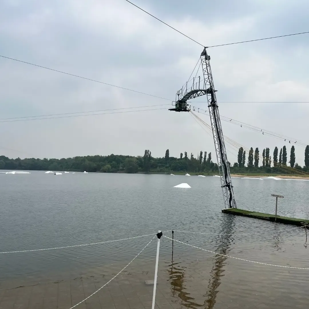 Umlenkmast und Obstacles der Cable-Anlage vom WakeClubCologne am Rather See